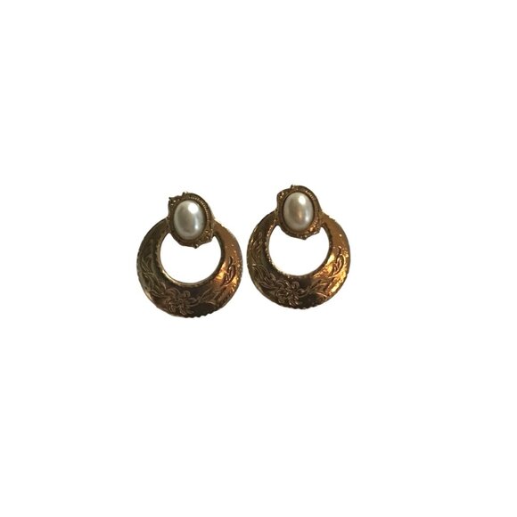 BEAUTIFUL WOMENS GOLD TONE SMALL EARRINGS - Picture 1 of 3